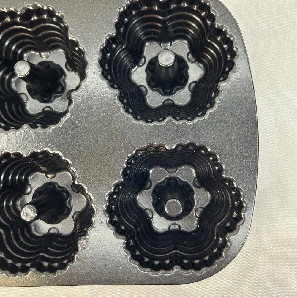 Nordic Ware Platinum Series Mini-Festival Bundt Pan Heavy Cast Aluminum 45437